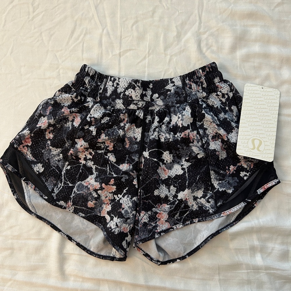 Lululemon Hotty Hot Shorts 2” – Floral Pattern – Size 2